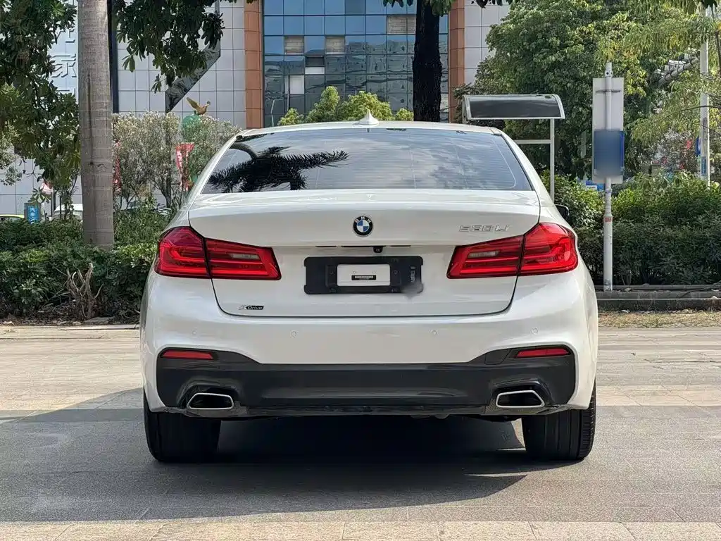 BMW 5 Series — миниатюра 11