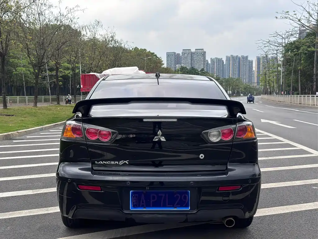 Mitsubishi Lancer EX — миниатюра 5