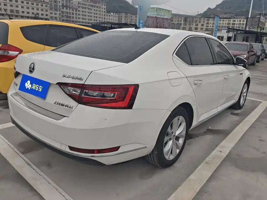 Skoda Superb — миниатюра 3