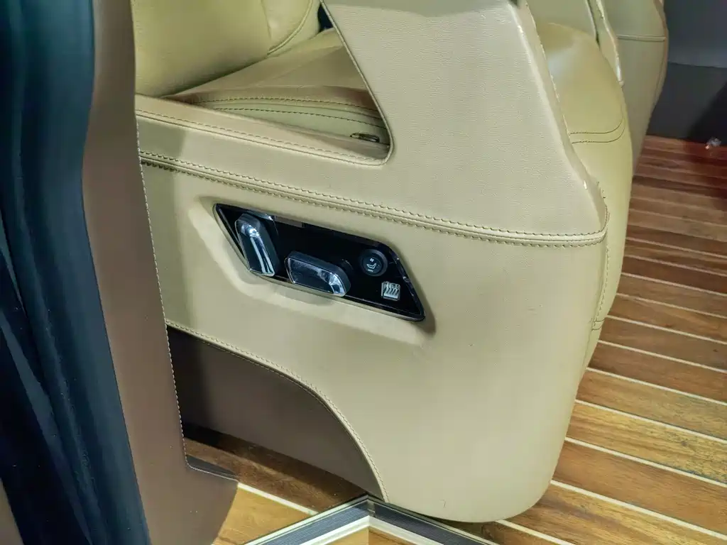 Volkswagen Caravelle — миниатюра 12