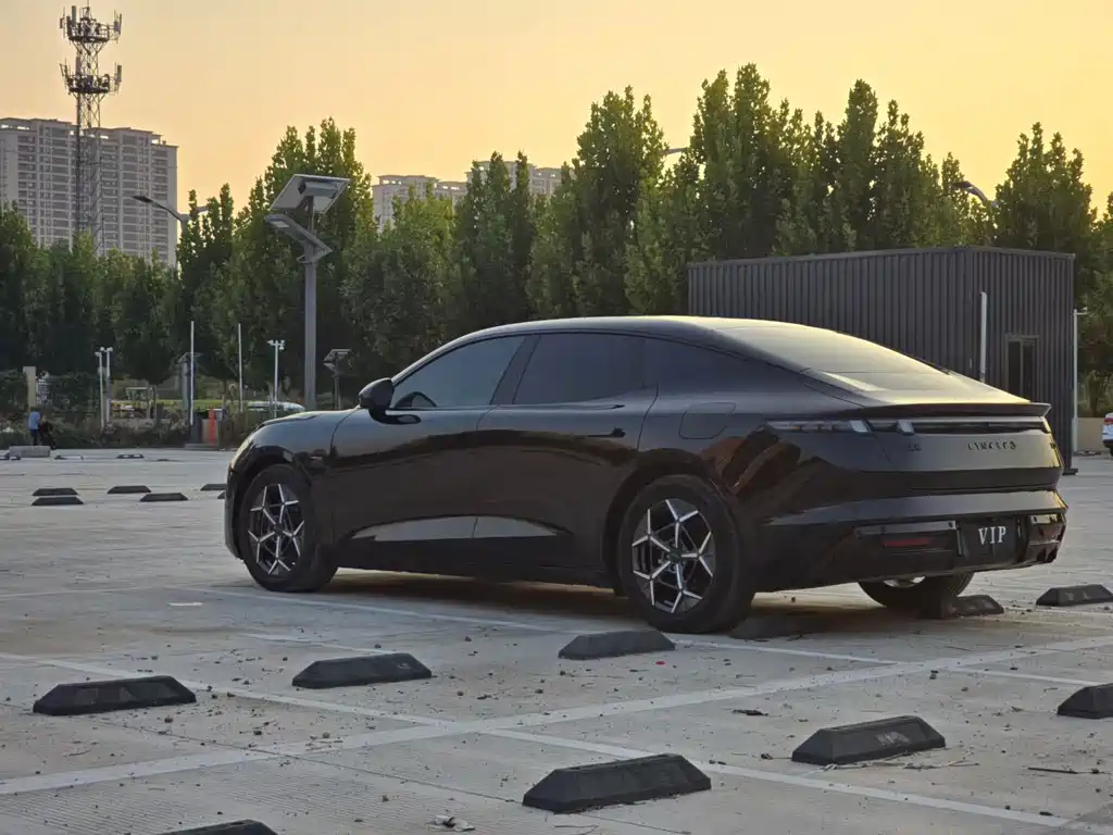 Lynk & Co 10 — миниатюра 9