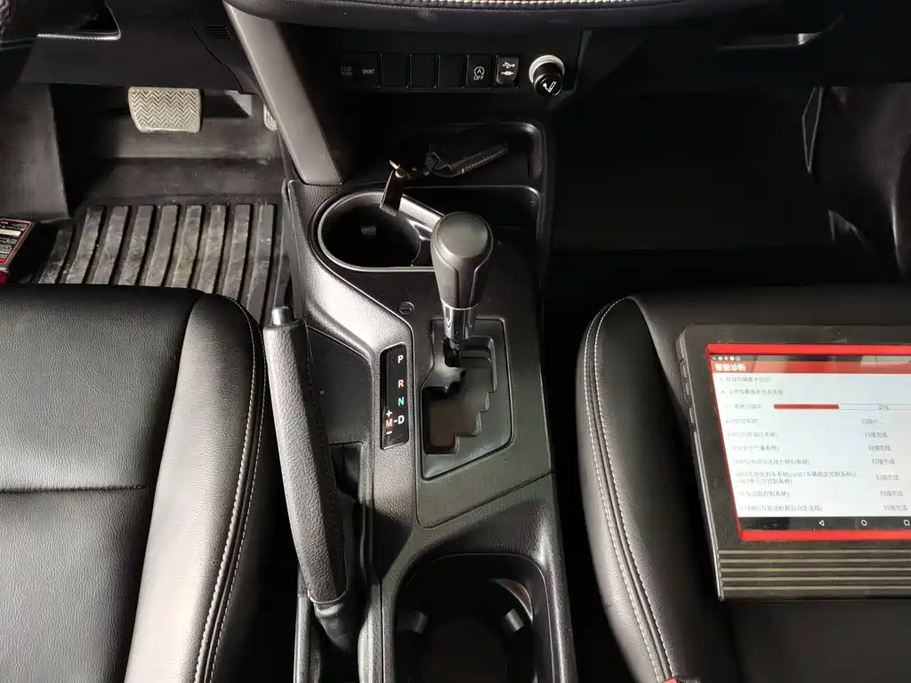 Toyota RAV4 — миниатюра 10