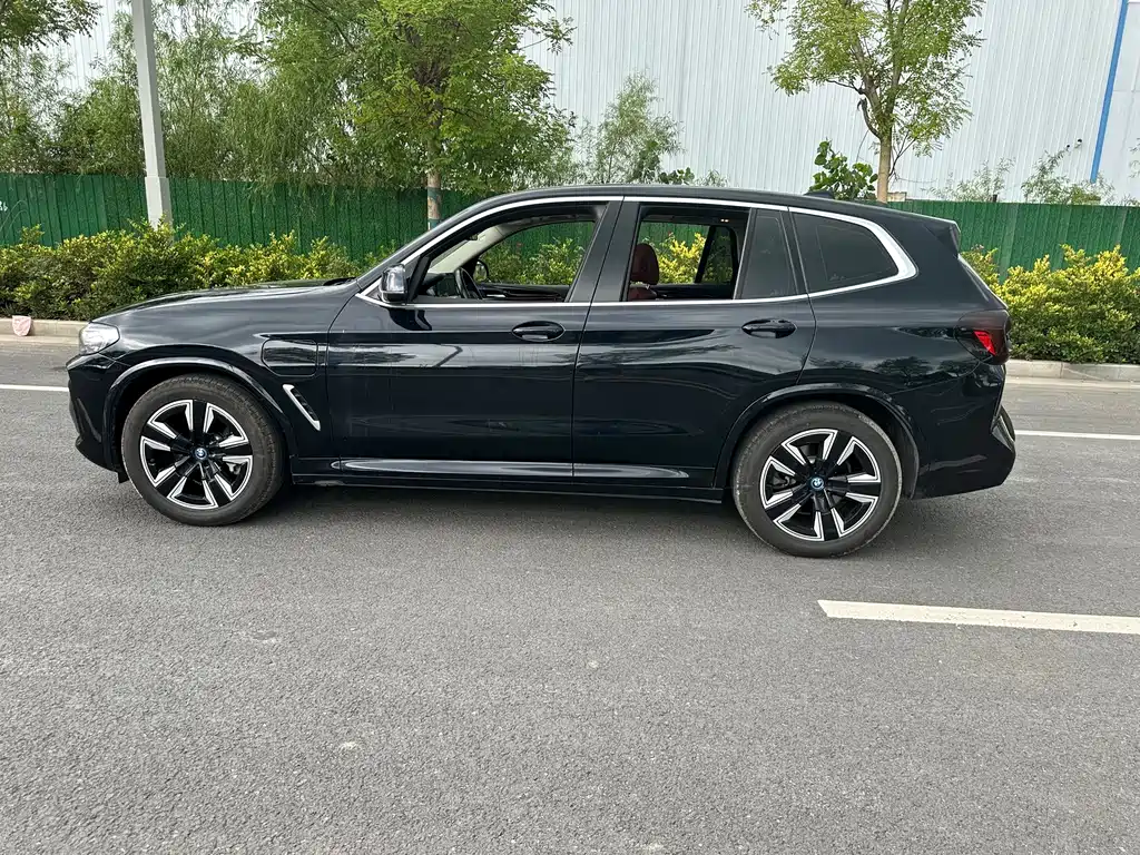 BMW iX3 — миниатюра 15