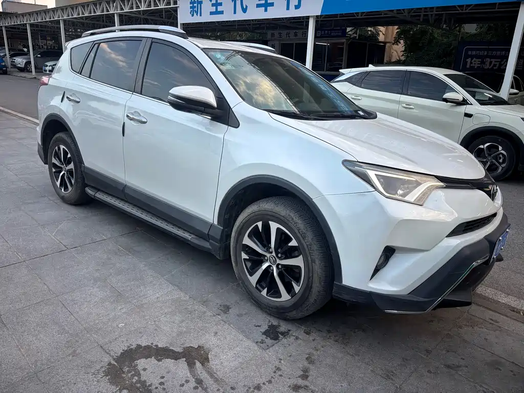 Toyota RAV4 — миниатюра 2