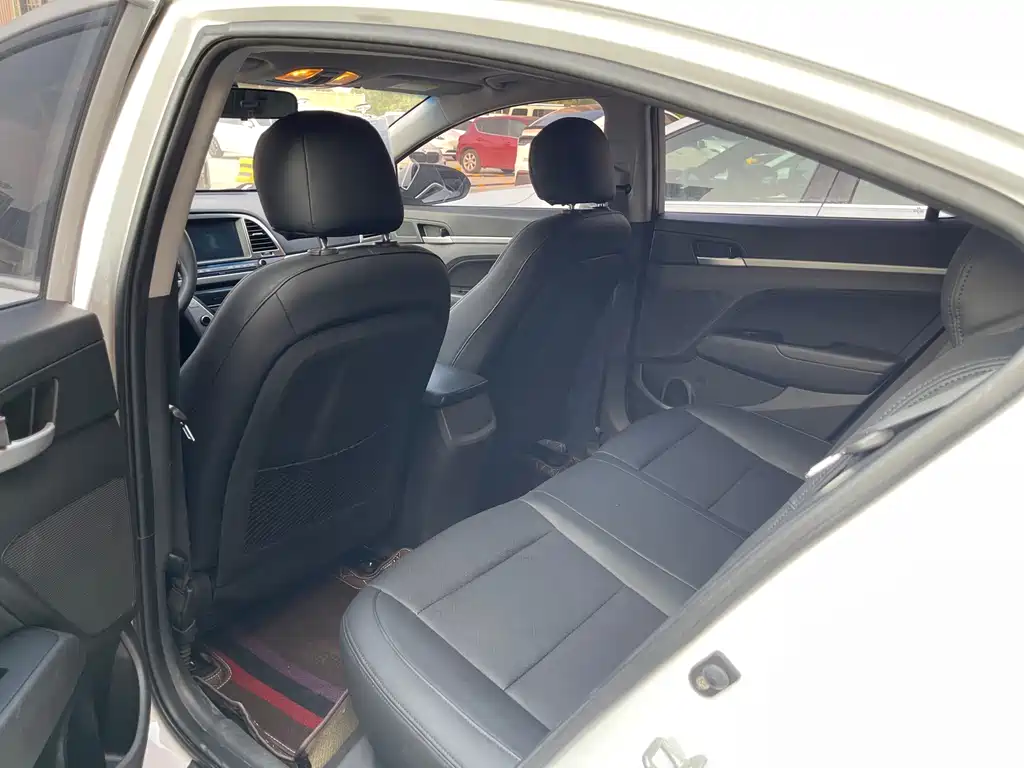 Hyundai Elantra — миниатюра 20