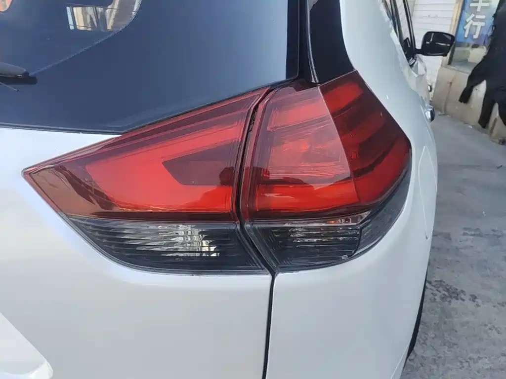 Nissan X-Trail — миниатюра 8