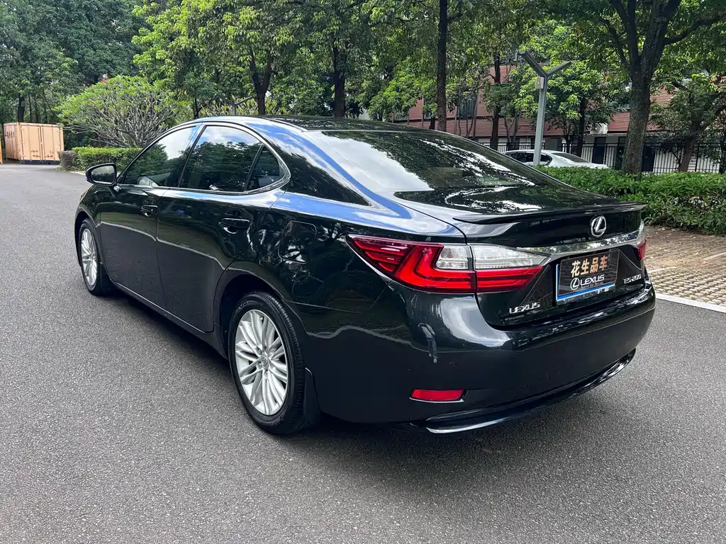 Lexus ES — миниатюра 9