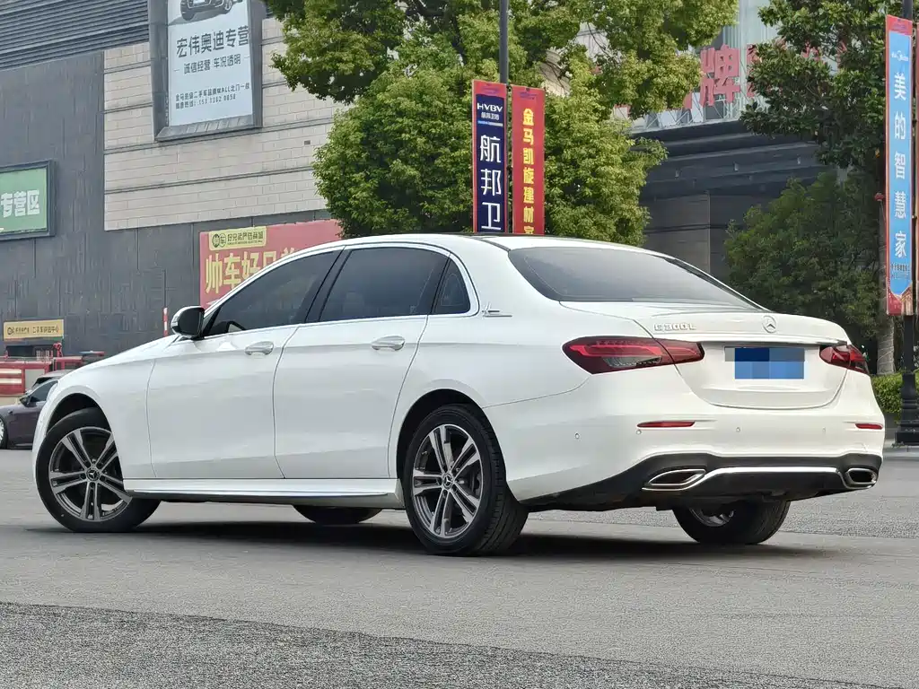 Mercedes-Benz E-Class — миниатюра 12
