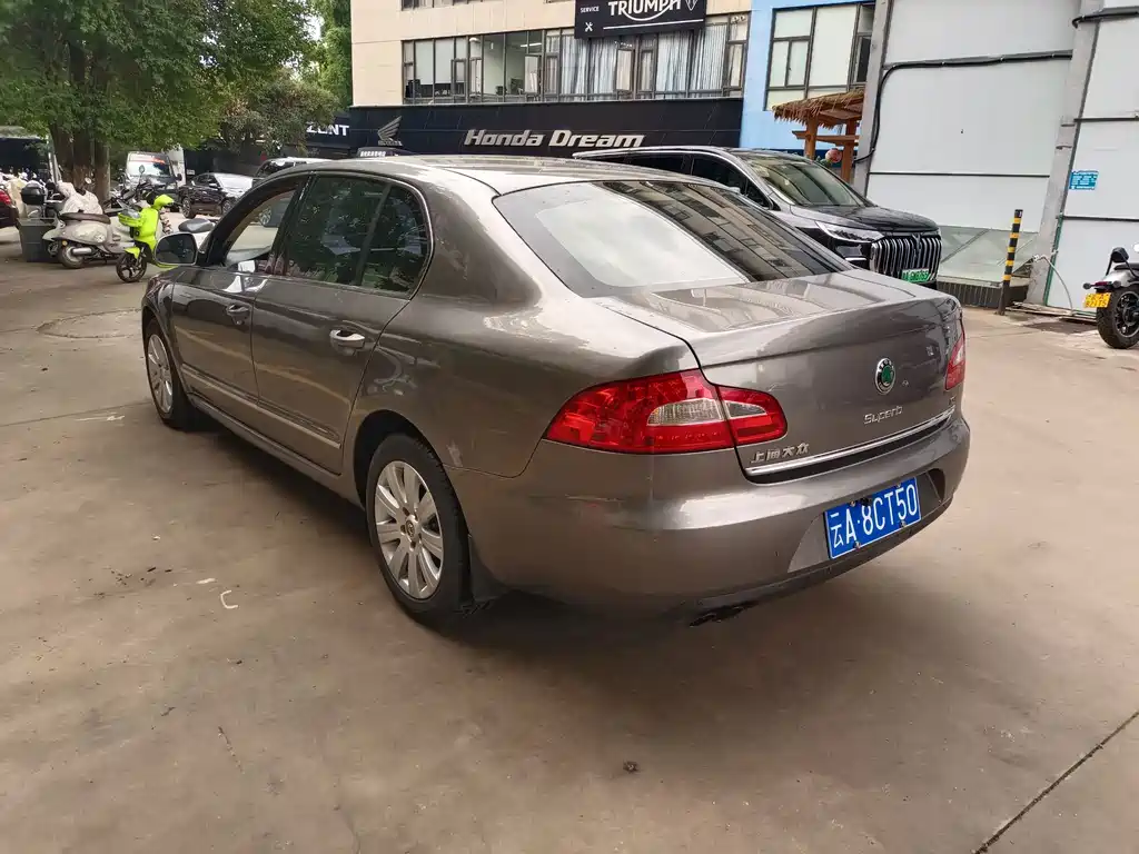 Skoda Superb — миниатюра 16