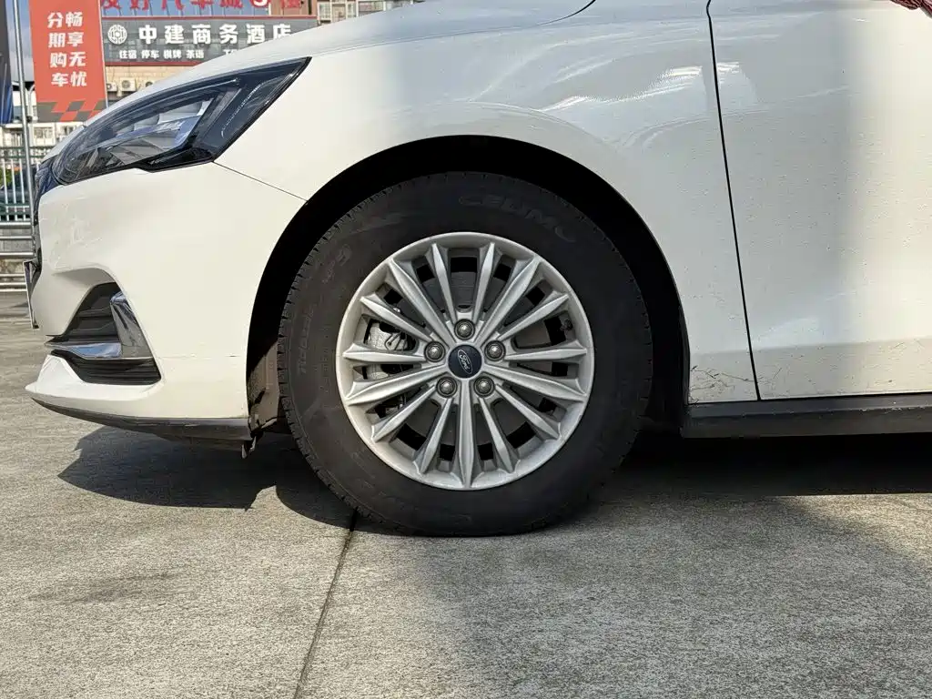 Ford Focus — миниатюра 5