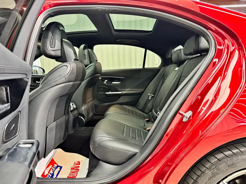 Mercedes-Benz C-Class — миниатюра 8