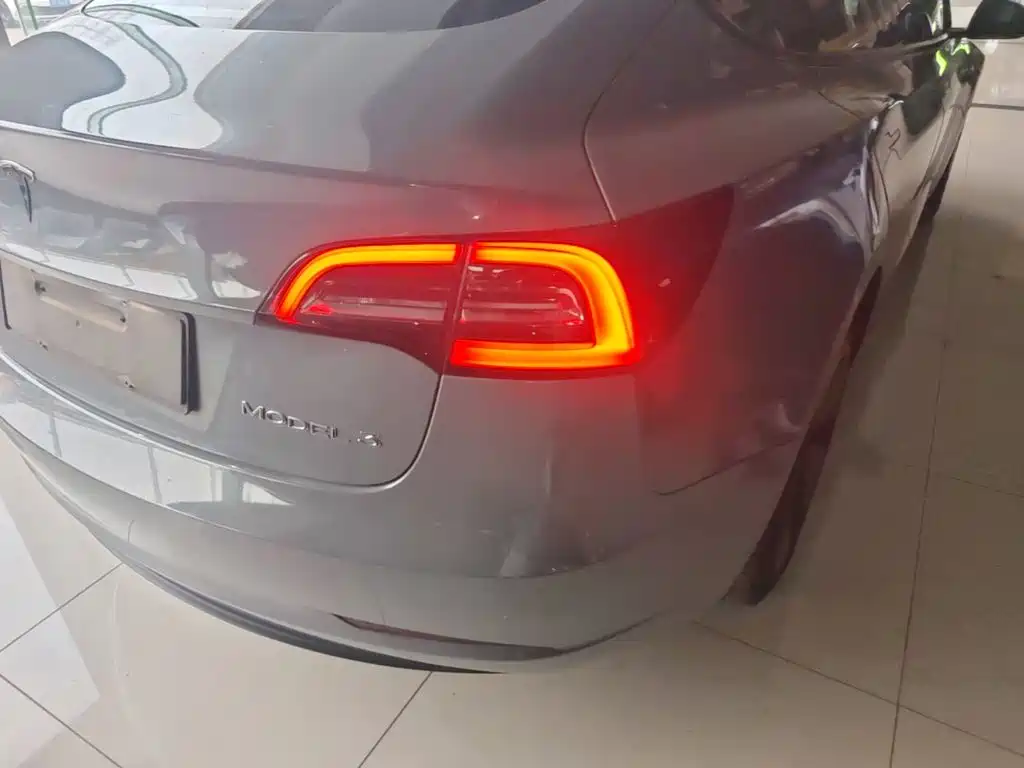 Tesla Model 3 — миниатюра 8