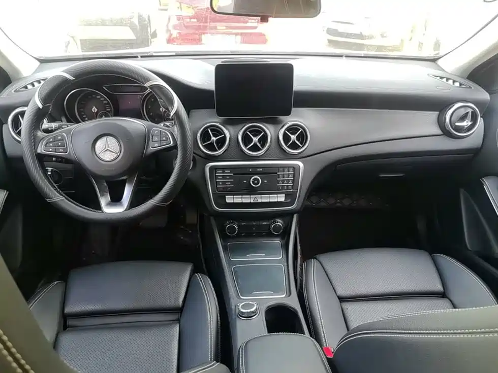 Mercedes-Benz GLA — миниатюра 10