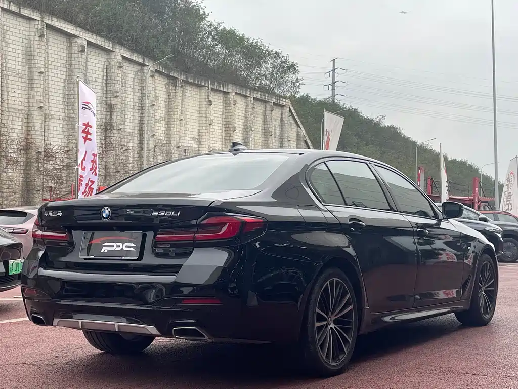 BMW 5 Series — миниатюра 11
