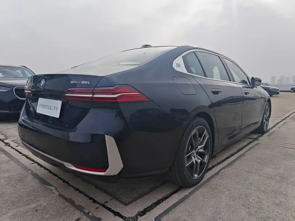 BMW i5 2024 eDrive 35L Premium Luxury