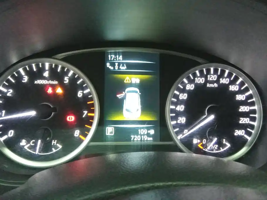 Nissan Tiida — миниатюра 14