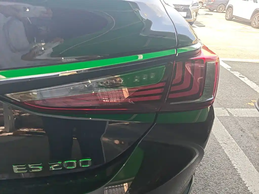 Lexus ES — миниатюра 8