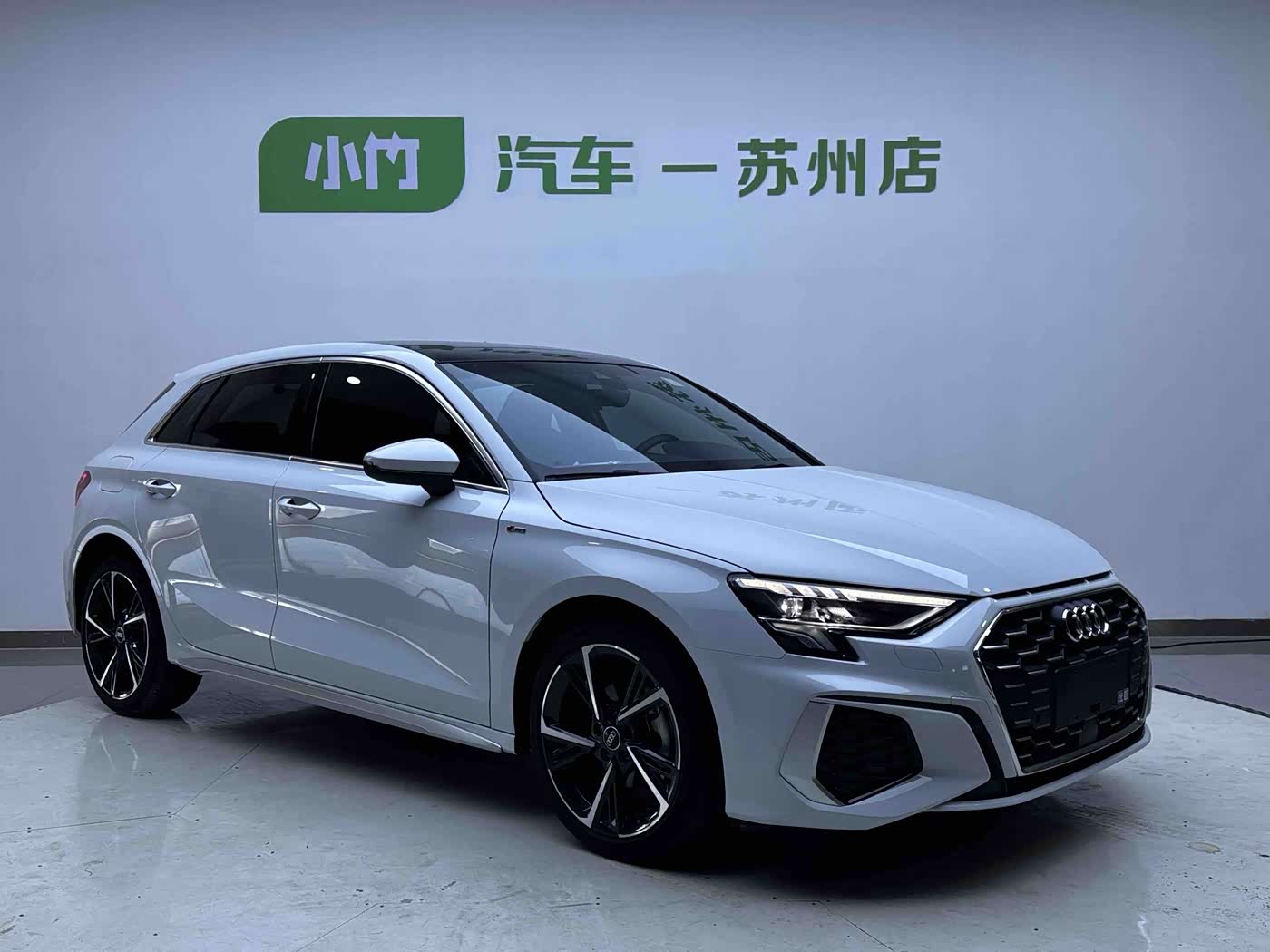 Audi A3 1.4 л 2023 г. Белый, пробег 9000 км
