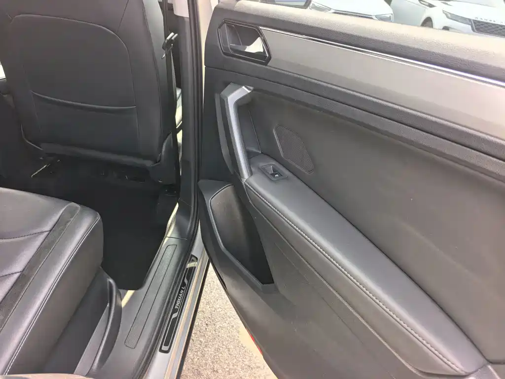 Volkswagen Tiguan L — миниатюра 25