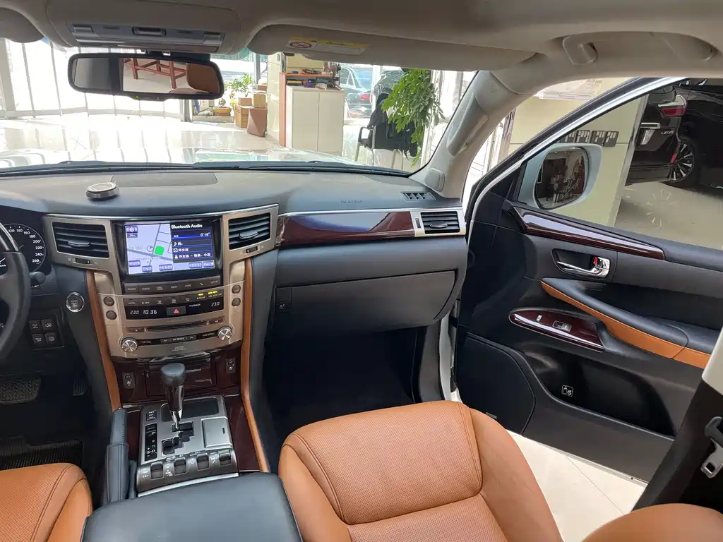 Lexus LX — миниатюра 21