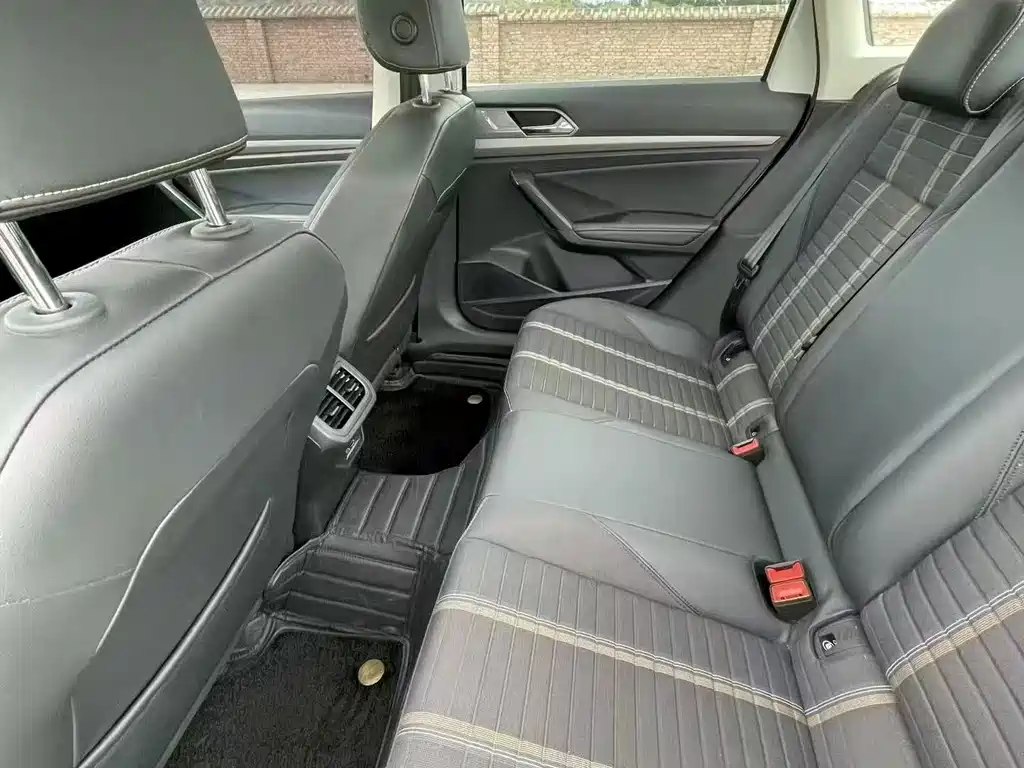 Volkswagen Lavida — миниатюра 6