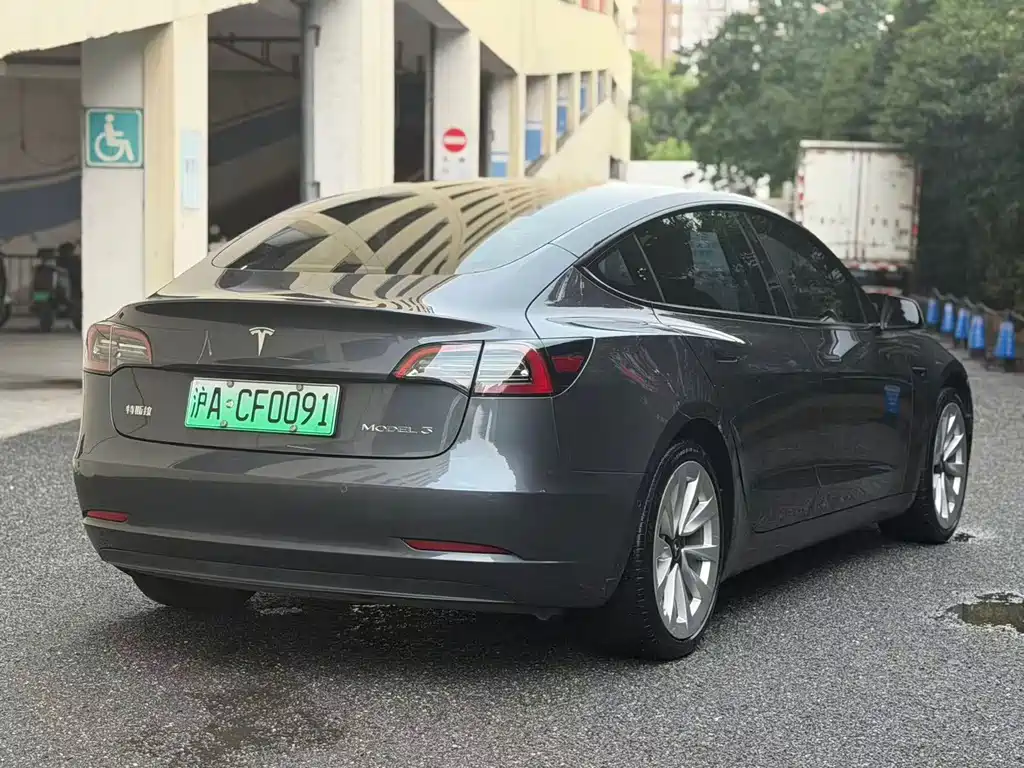 Tesla Model 3 — миниатюра 7
