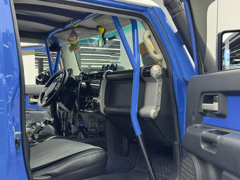 Toyota FJ Cruiser — миниатюра 9