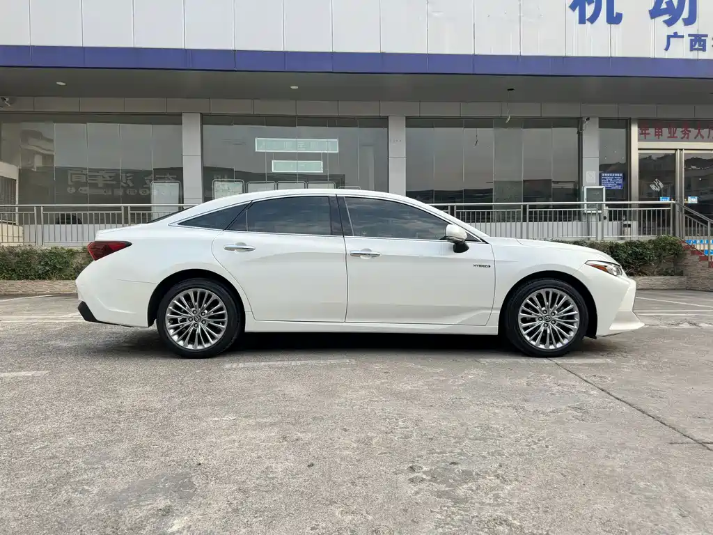 Toyota Avalon — миниатюра 8