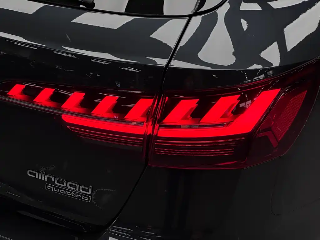 Audi A4 2021 allroad quattro
