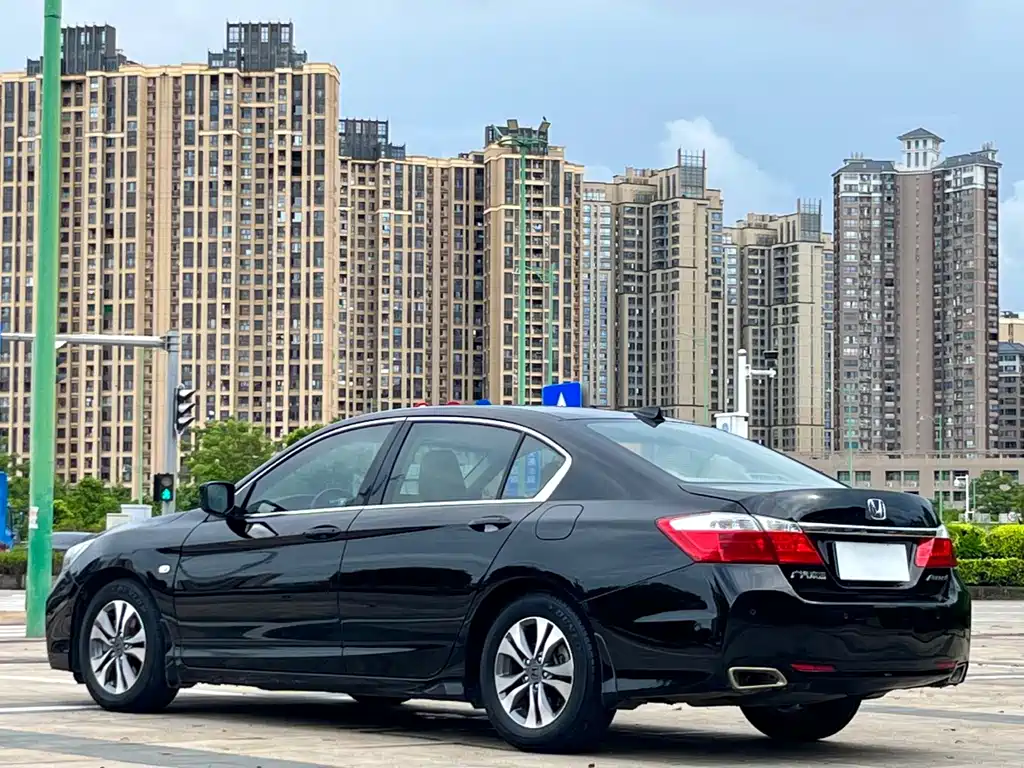 Honda Accord — миниатюра 9