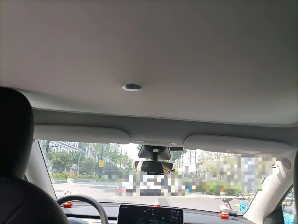 Tesla Model Y — миниатюра 14