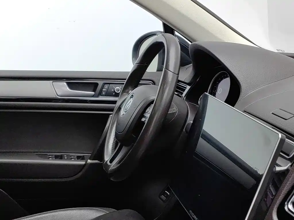 Volkswagen Touareg — миниатюра 22