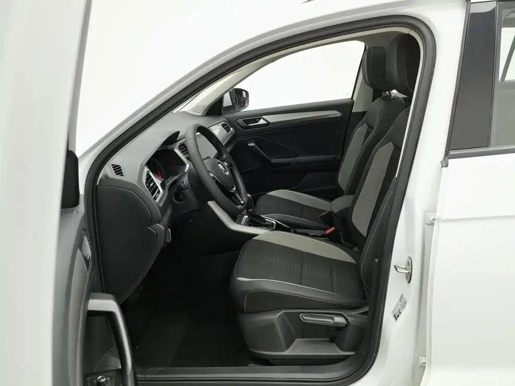 Volkswagen T-Roc — миниатюра 10