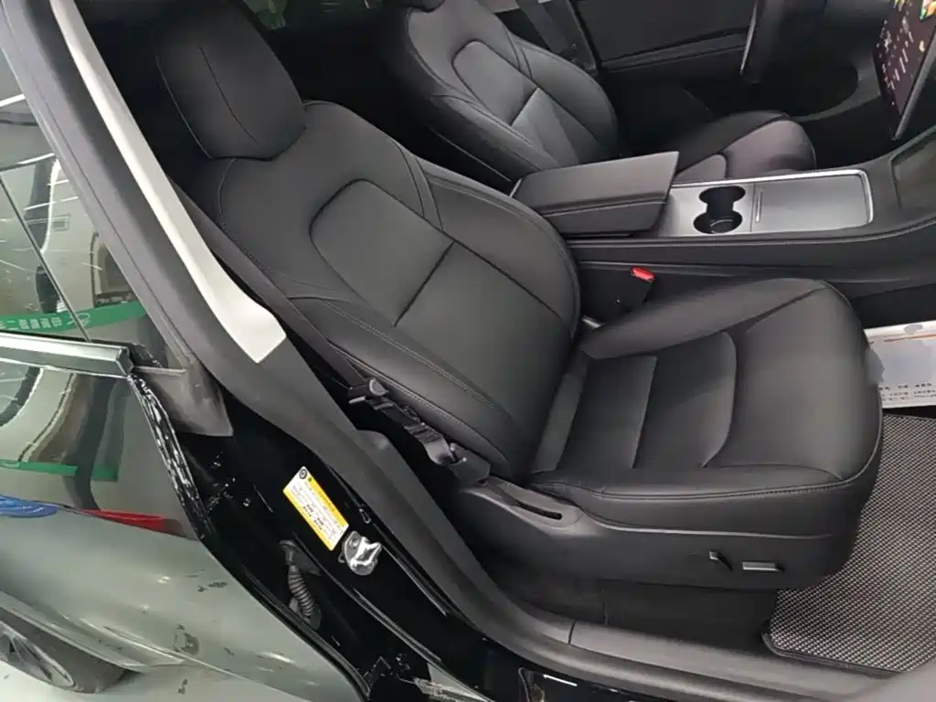 Tesla Model Y — миниатюра 25