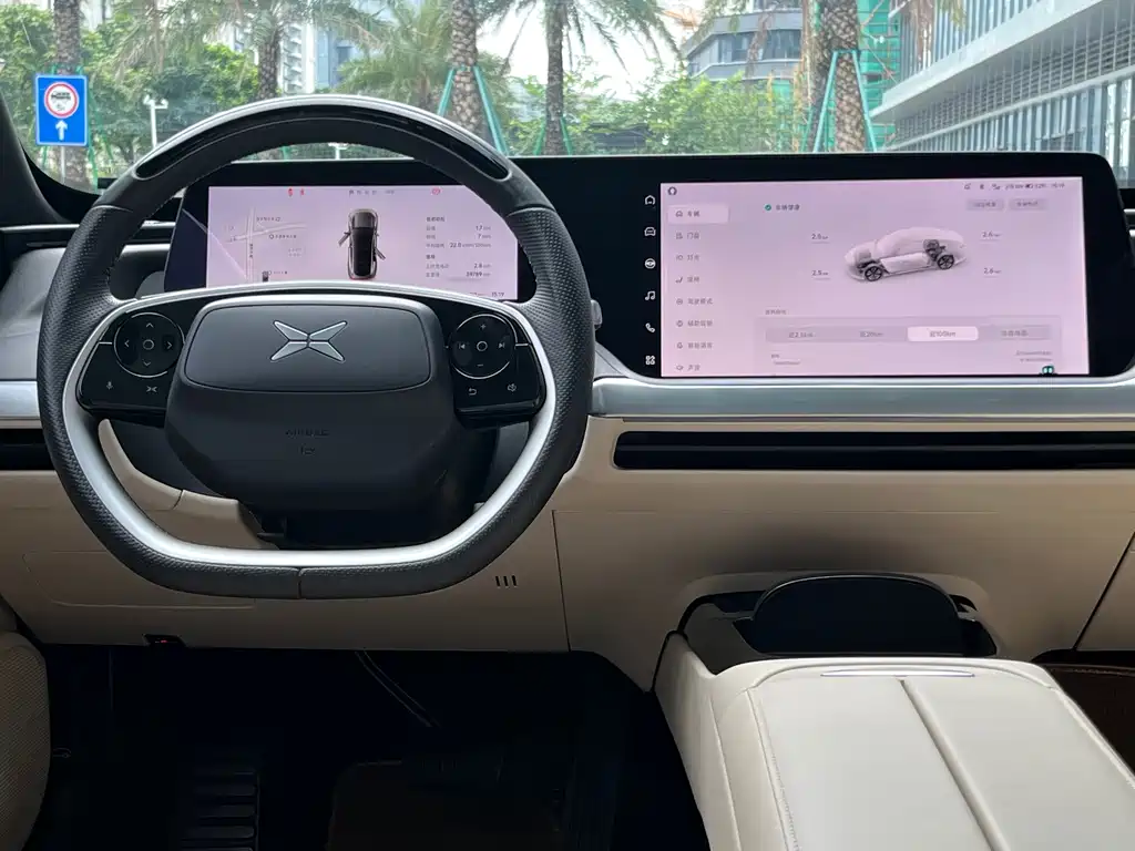 XPeng P7 — миниатюра 11