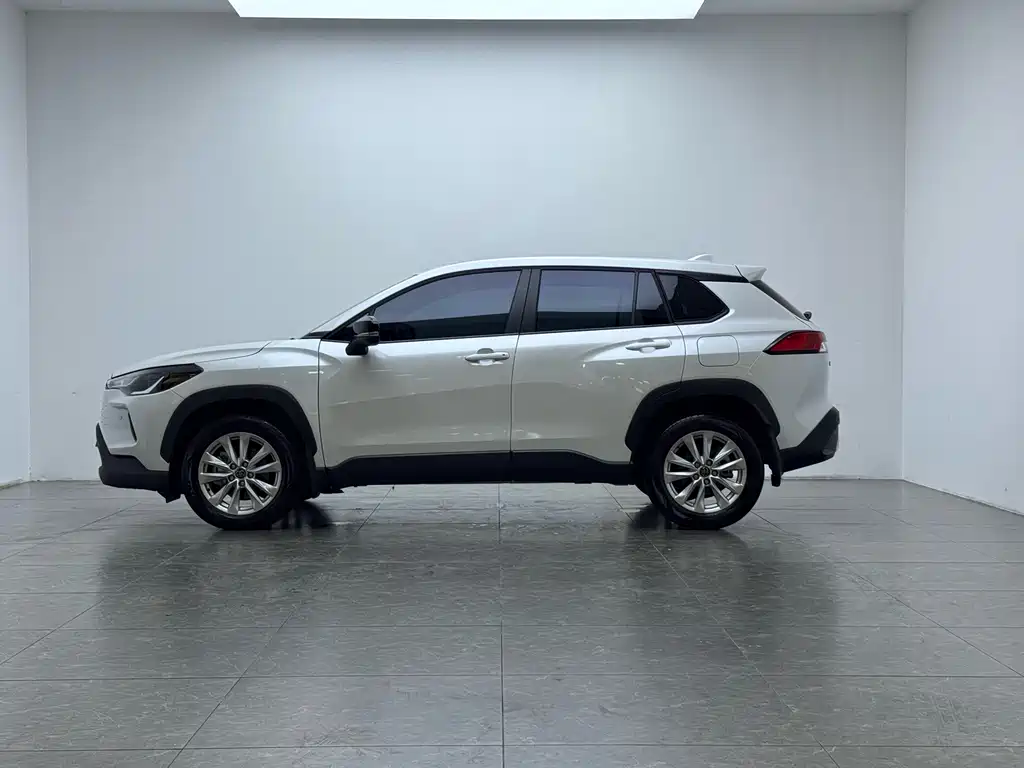 Toyota Corolla Cross — миниатюра 17