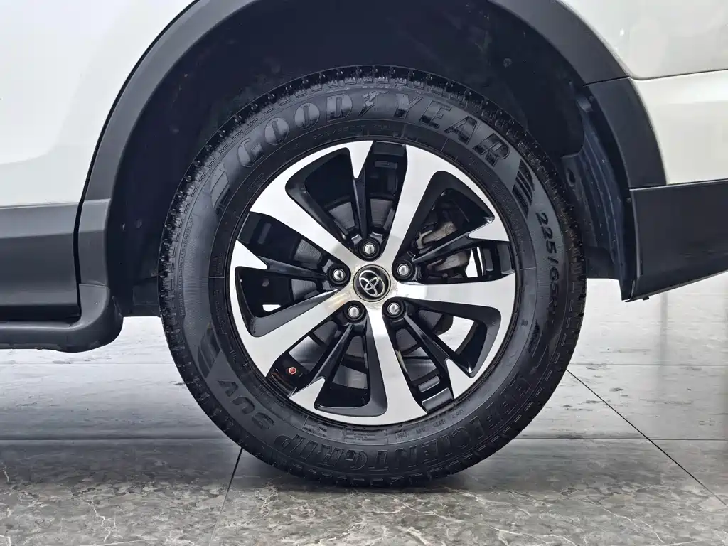 Toyota RAV4 — миниатюра 13