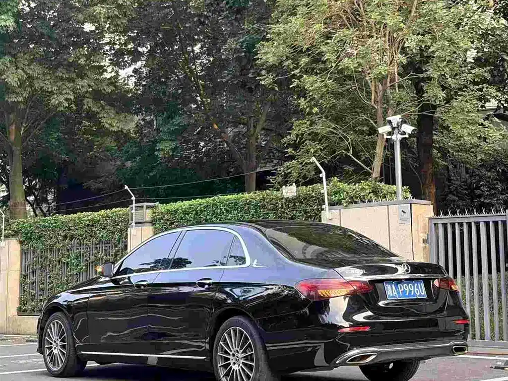 Mercedes-Benz E-Class — миниатюра 3