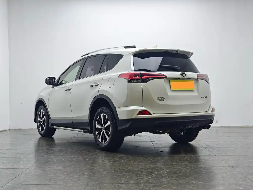 Toyota RAV4 — миниатюра 4