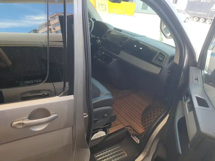 Volkswagen Multivan — миниатюра 8