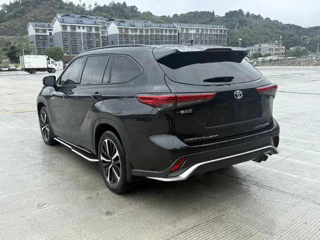Toyota Crown Kluger — миниатюра 7