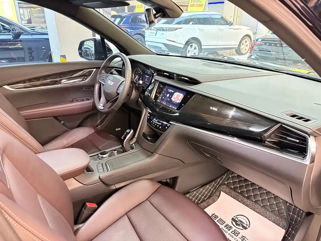 CADILLAC XT6