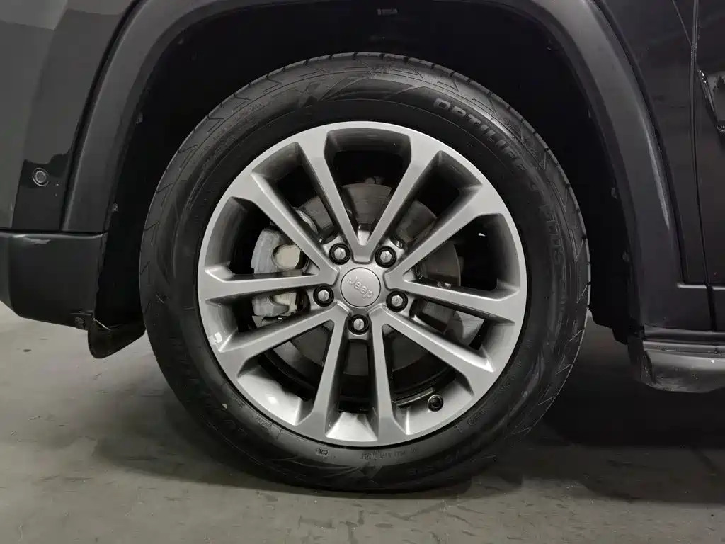 Jeep Grand Commander — миниатюра 17