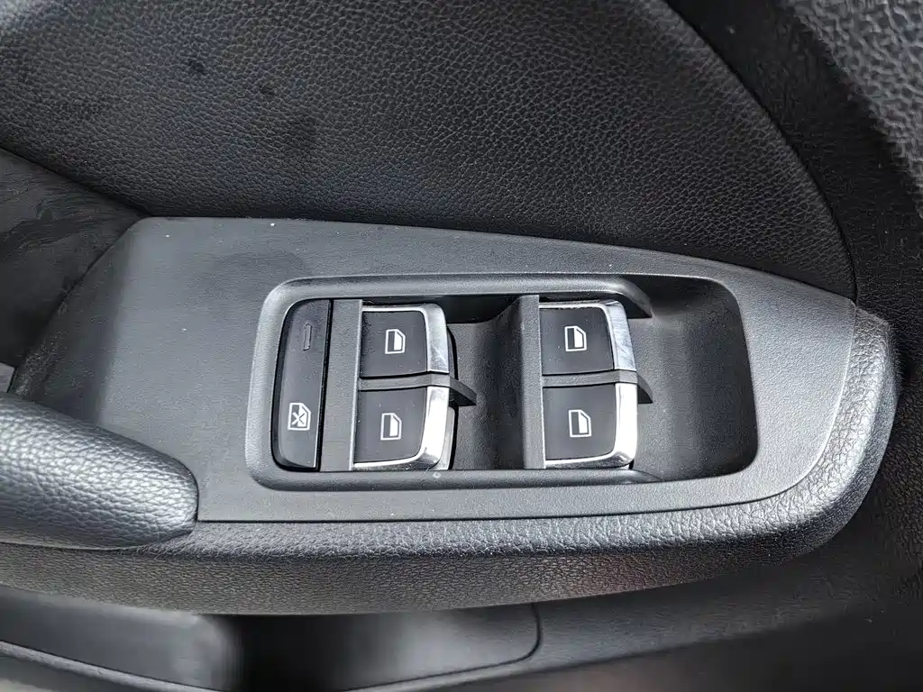Roewe RX5 — миниатюра 9