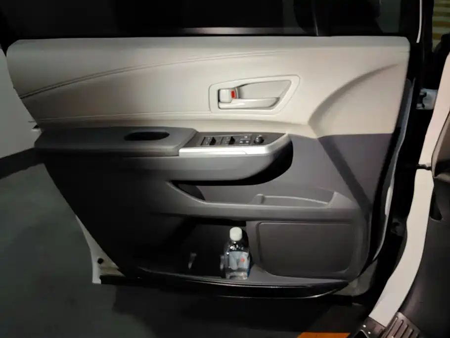 Toyota Granvia 2023 2.5L Luxury