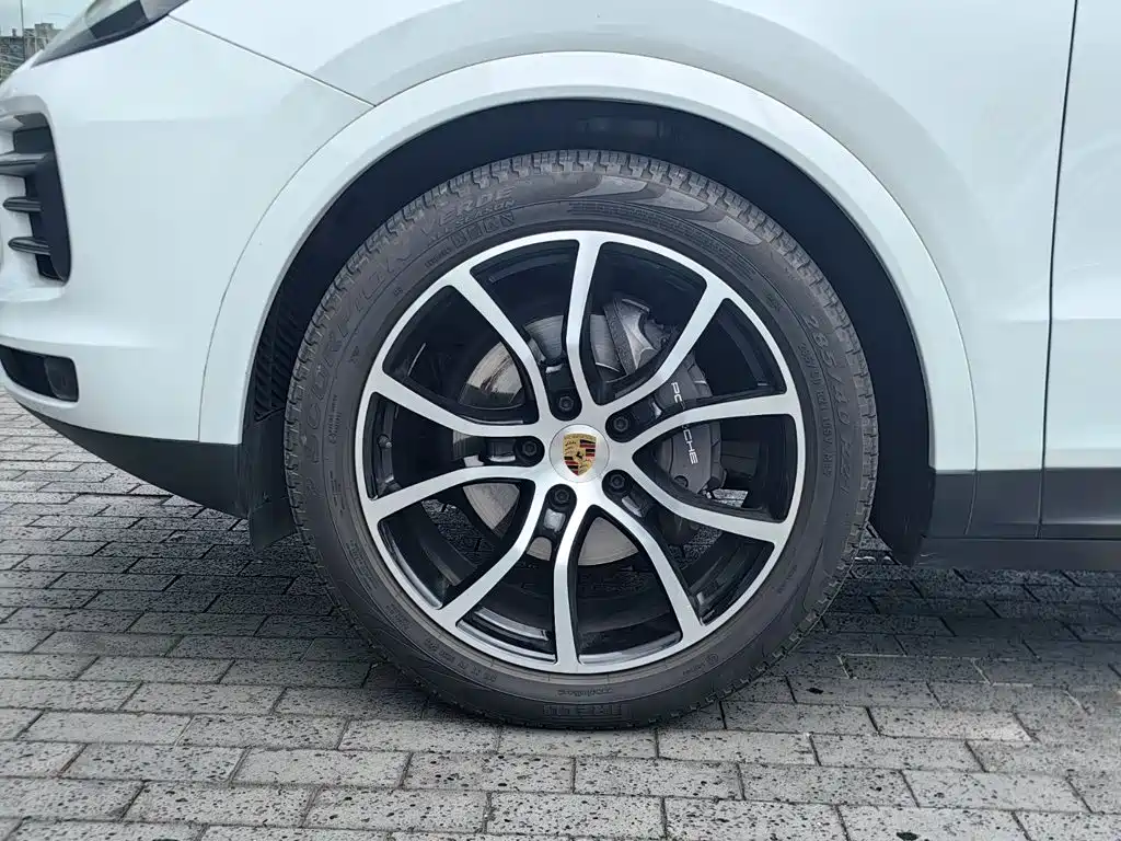 Porsche Cayenne — миниатюра 13