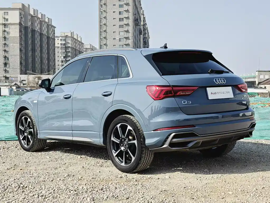 AUDI Q3