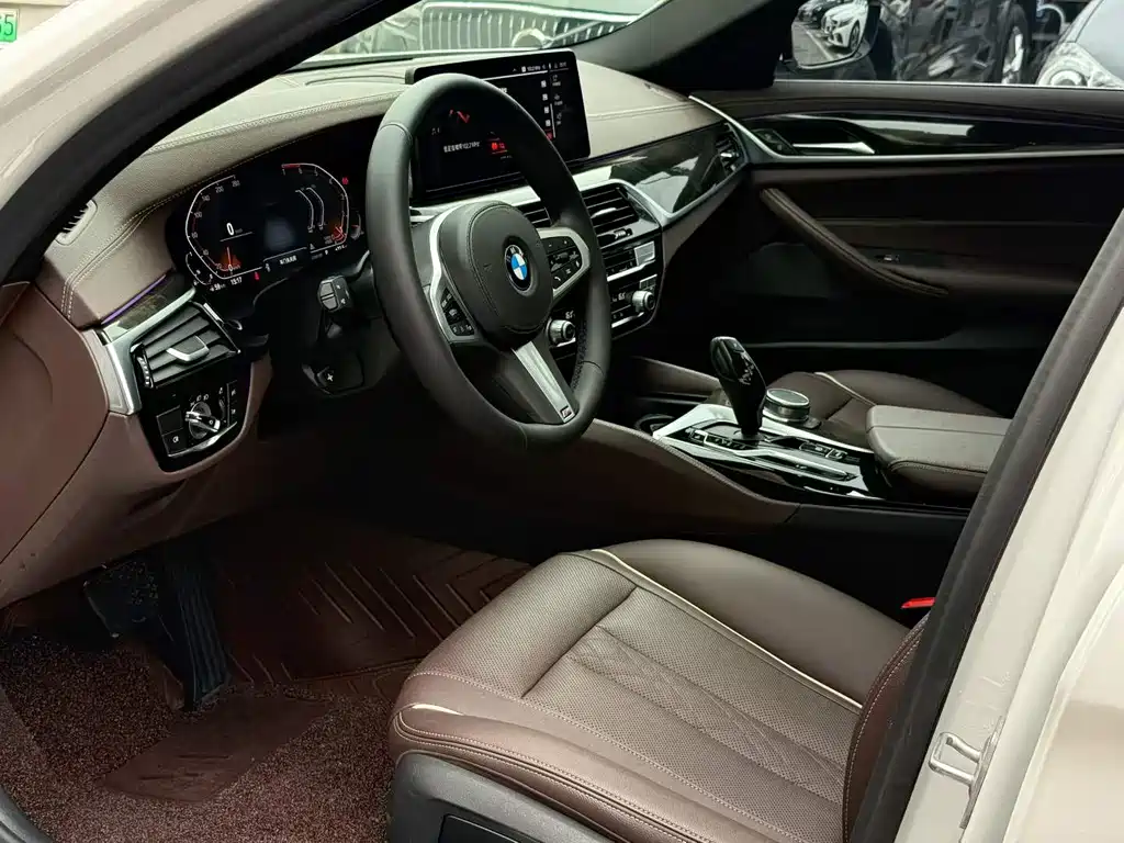 BMW 5 Series — миниатюра 4