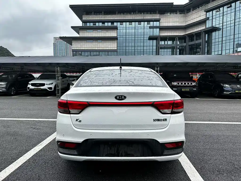 KIA K2