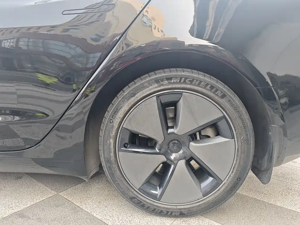 Tesla Model 3 — миниатюра 14